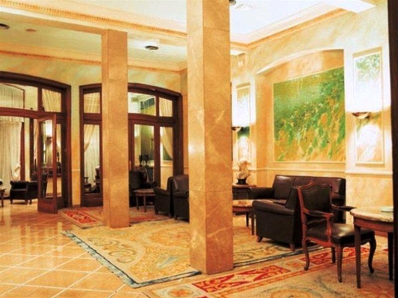Astoria Hotel 3*